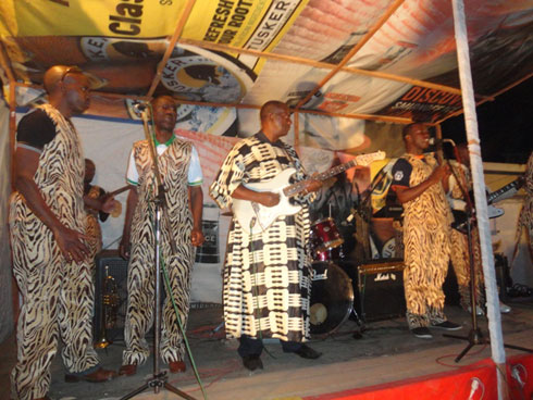 Orchestre Impala mu myenda isa n