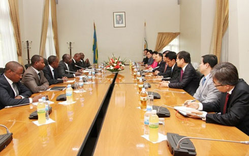 Impande zombi zagiranye ibiganiro biganisha ku bukungu n'uburezi.