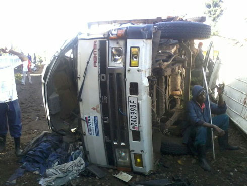 Fuso yaguye munsi y'umuhanda Umushoferi wayo ahasiga ubuzima.