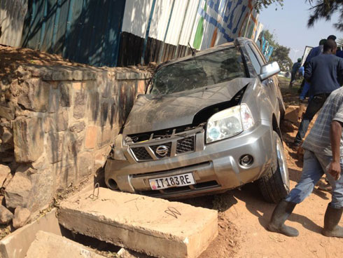 Imodoka yagonze urukuta rya etaje irimo kubakwa hafi ya Lemigo Hotel.