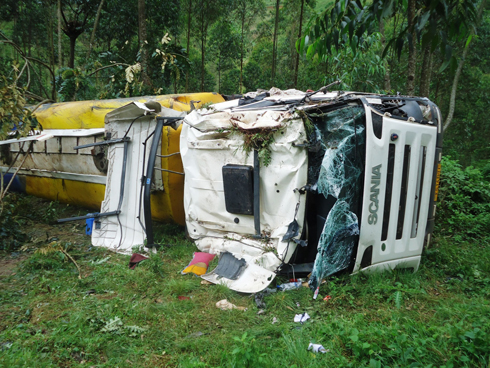 Ikizuru cy'imodoka cyangiritse cyane. (Foto:L. Nshimiyimana)