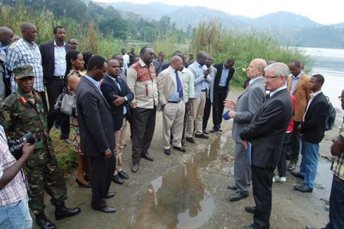 Impuguke zakoze igishushanyo mbonera cya Kivu Belt zereka abayobozi batandukanye ahazubakwa amahoteri mu karere ka Rubavu.
