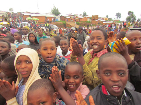 Impunzi z'Abanyekongo zari nyinshi zaje kwakira abayobozi.