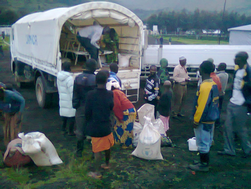 Zimwe mu mpunzi zurijwe amamodoka azijyana Kigeme.