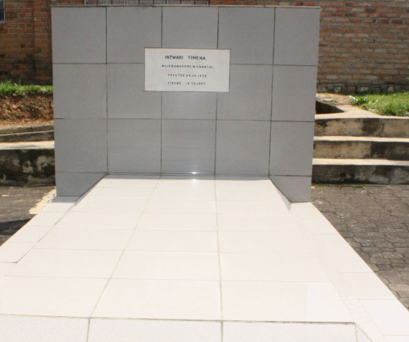 Imva y'imwe mu Mena zishyinguye i Nyange.