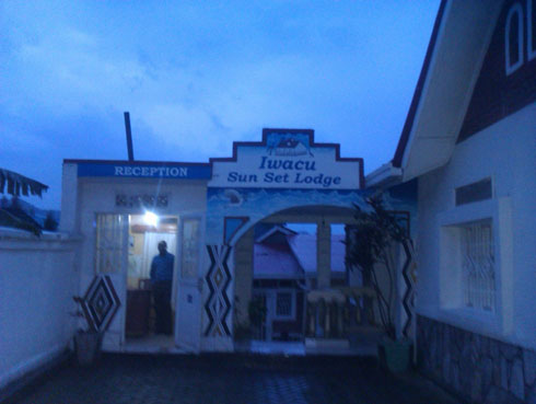 Imwe mu macumbi yafunzwe kubera ko ikorera aho gutura atari ahakorerwa ubucuruzi.