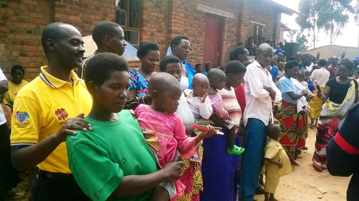 Imwe mu miryango yiyemeje gufasha indi miryango ikiri inyuma kugira ngo icike ku mirire mibi n