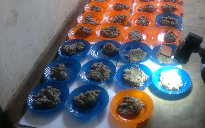 Imwe mu ndyo yuzuye itekerwa mu gikoni cy'umudugudu ikagaburirwa abana bo muri Burera. Aha iyi mvange igizwe n'imboga, ibirayi, ibishyimbo ndetse n'indagara.