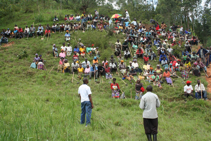 Inama za nyuma y'umuganda zifata umwanya munini ni kimwe mubyo abaturage binubira.