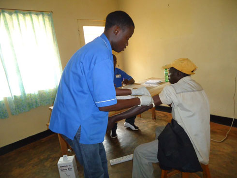 Indwara ziterwa n'isuku nke zagaragaye ubwo abo mu nkambi bavurwaga n'abanyeshuri n'abarimu b'icyahoze ari KHI.