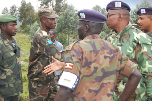 Ingabo za EJMV ubwo zari zaje kureba umusirikare wa FARDC winjiye mu Rwanda akora ubutasi.