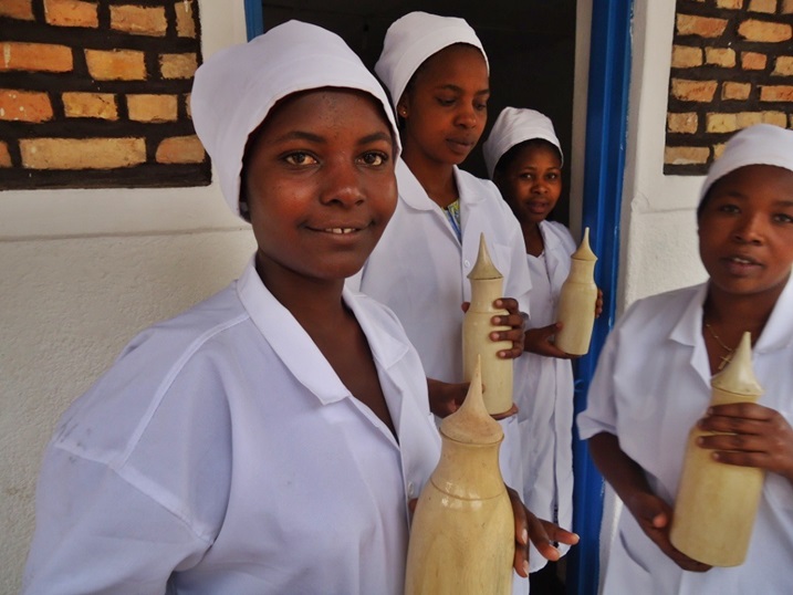 Inkumi zizajya zikora muri ako kabari k'amata.