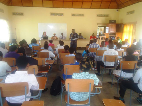 Innocent Ntambaka, Umwarimu muri Kibogora Polytechnic aganiriza abanyeshuri bashya baje kuhiga.