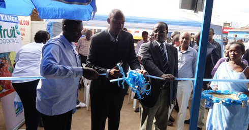 Umunyamabanga uhoraho muri MINAGRI, afungura ku mugaragaro “milk zone”, i Remera-Kabeza.