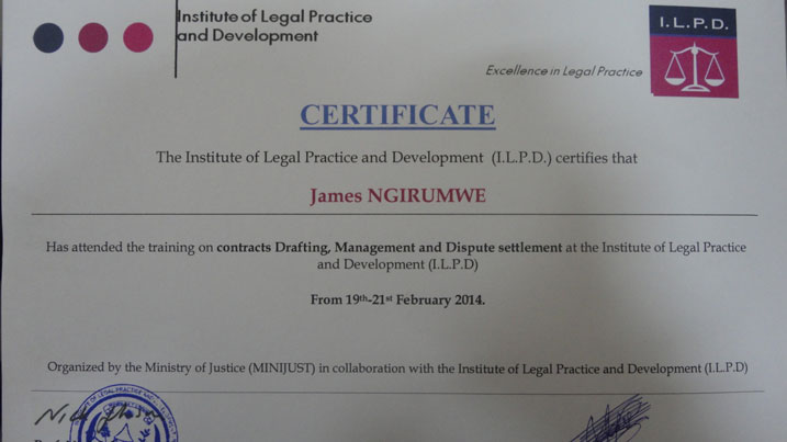 Imwe mu nyemezabumenyi zatanzwe ku banyamategeko bahuguwe.