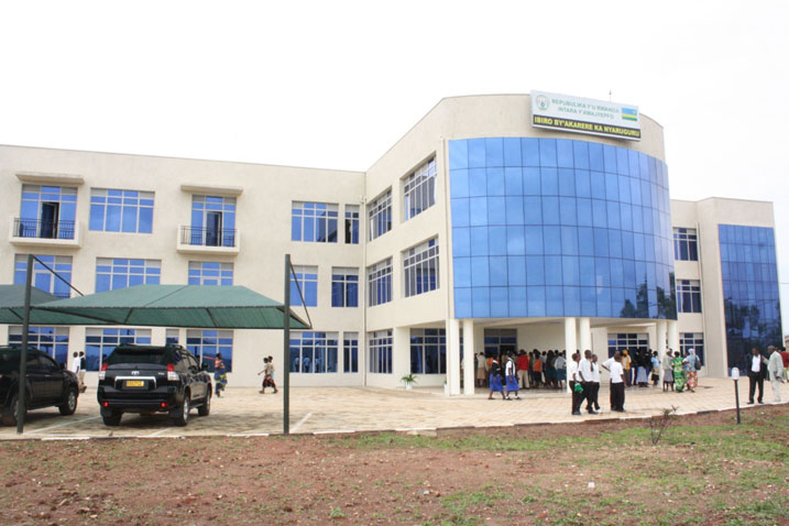 Inyubako nshya y'akarere ka Nyaruguru.