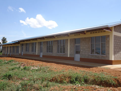 Inyubako y'ubuyobozi, abarimu, isomero na laboratwari.