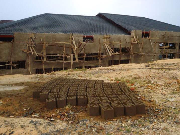 Iyi ni inyubako yagenewe amacumbi n'utubyiniro.