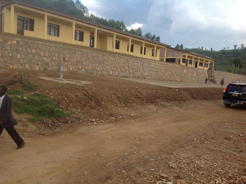 Inyubako zikorerwamo ubworozi bw'inkoko n'inkwavu.