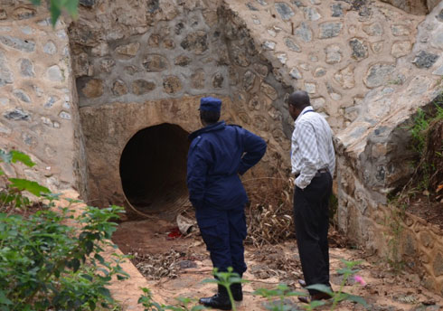 Inzego z'umutekano zikomeje iperereza.