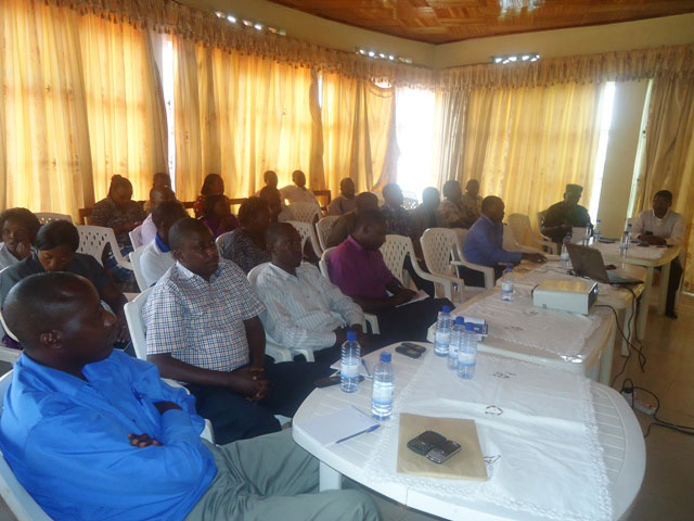 Inzego zitandukanye mu karere ka Nyamasheke zunguranye ibitekerezo by'uburyo bwo kwita ku bikorwa byakozwe na HELPAGE mu gihe bizaba byeguriwe akarere.