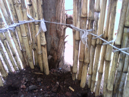 Inzitiramibu bavuga ko kuzikoresha mu bwubatsi zarashaje ntakibazo kirimo nubwo ubuyobozi bwo buvuga ko butemewe.