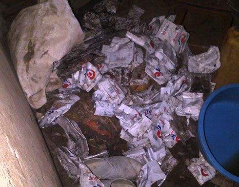 Muri izo nzoga bashyiramo umusemburo w'imigati na Pakimaya.