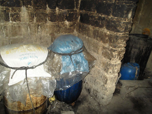 Inzoga zo kwa Twagirimana zari zitaze mu gikoni.