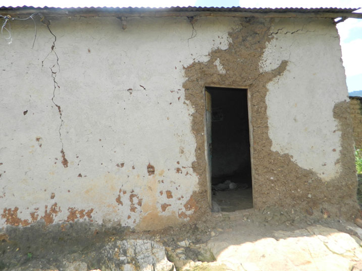 Inzu Nsekambabaye acumbitsemo yasanze ikinguye.