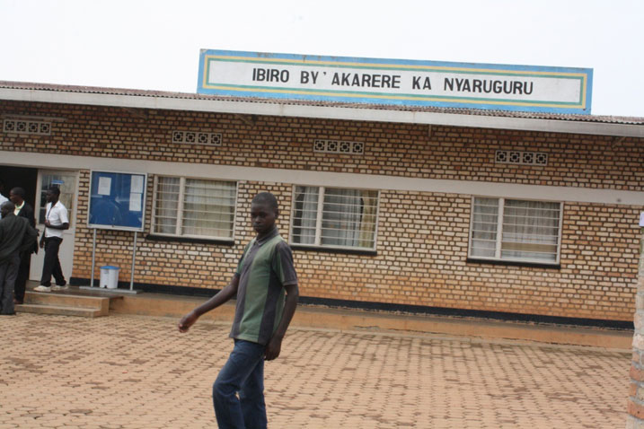 Inzu akarere ka Nyaruguru kakoreragamo mbere ntiyari ihagije.