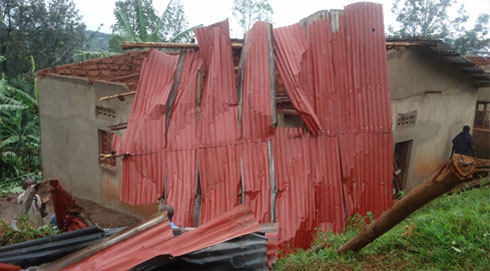 Inzu yasambuwe n'umuyaga.