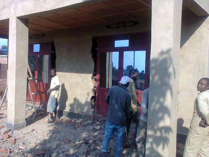 Iyi nzu yasenwe ngo kuko yubatse mu mbago z
