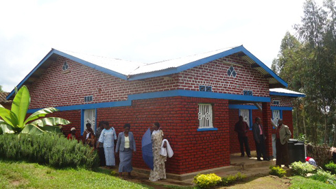 Inzu ya Nyirambonigaba n'umugabo we babamo.