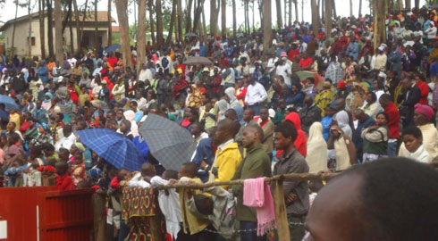 Isengesho ryo kwa Yezu Nyirimuhwe mu karere ka Ruhango ryitabirwa n'abantu benshi.