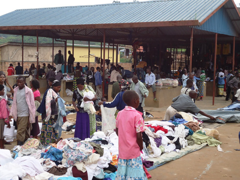 Abaguzi babaye bake ku munsi wo kwitegu ubunani. (Photo: N. Leonard)