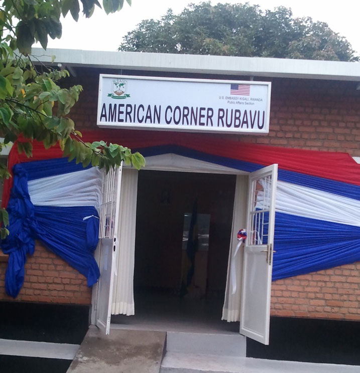 Isomero rya American Corner rikorera mu karere ka Rubavu.