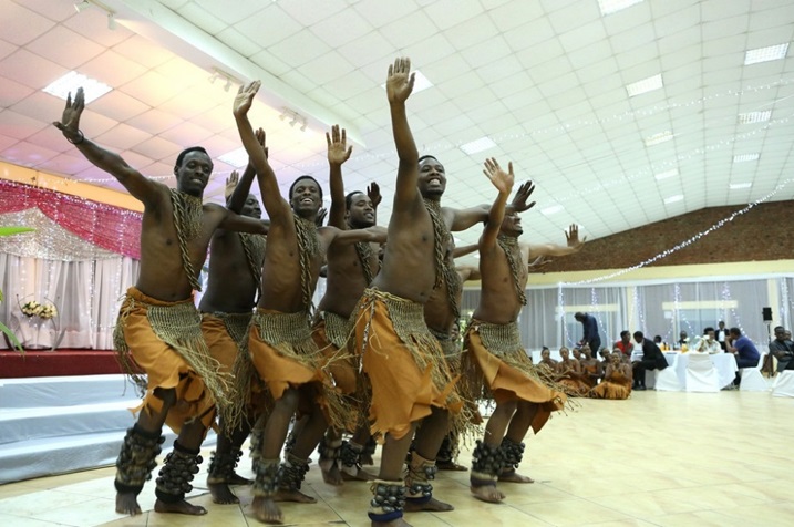 Itorero Inganzo ngari naryo ryasusurukije abari mu birori.