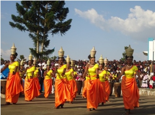 Itorero Inganzongari yasusurukije abantu biratinda.