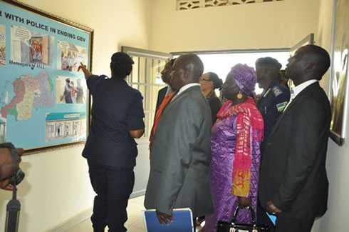 Itsinda ryaturutse muri Senegal risobanurirwa ibijyanye na Isange One Stop Center.