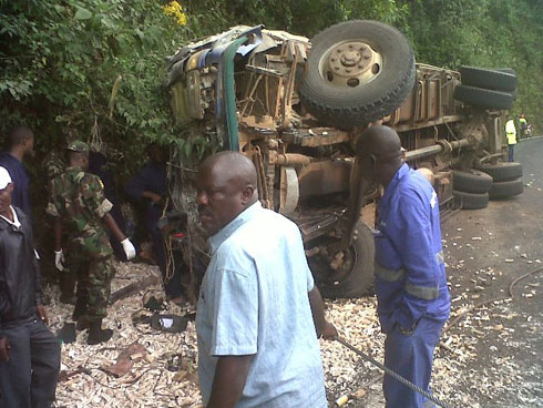 Iyi FUSO yakoze impanuka yari ipakiye imyumbati iva Kampala muri Uganda yerekeza Bukavu muri DR Congo.