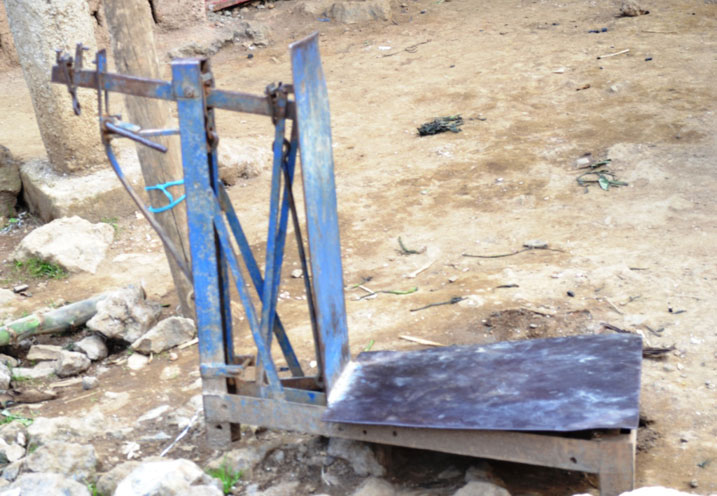 Iyi minzani y'amabuye abaturage bavuga ko batazi kuyikoresha bikabatera guhendwa.