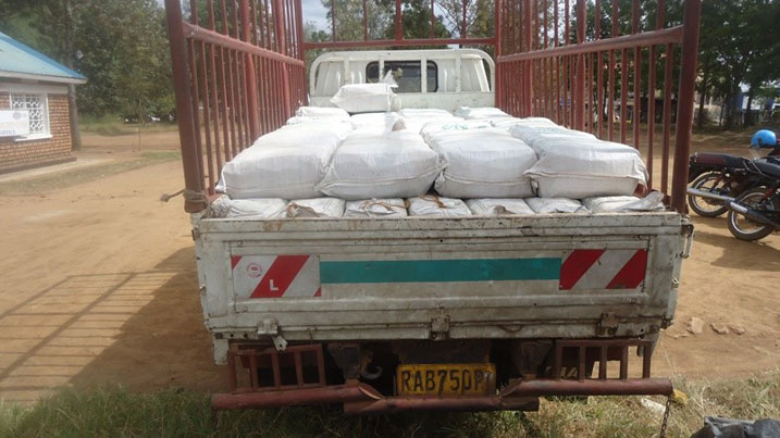 Iyi modoka yafashwe ipakiye amakarito 140 ya zebra waragi.