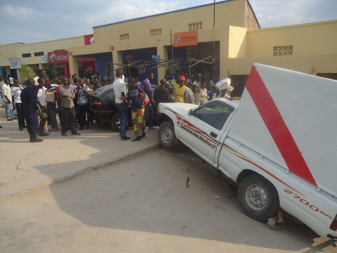 Iyi modoka yavuye mu muhanda w