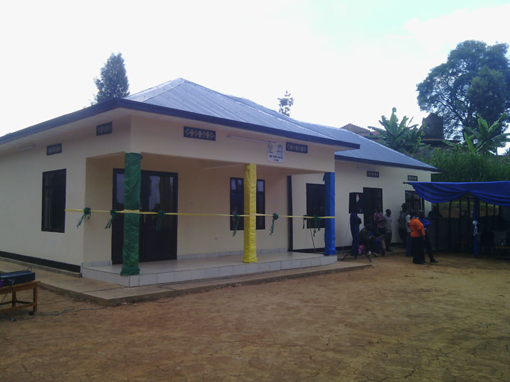 Iyi nyubako niyo One stop center izakoreramo.