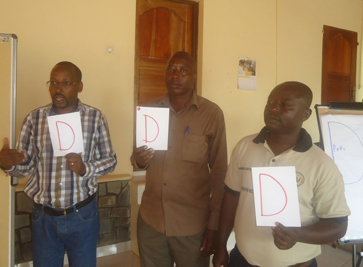 Iyi nyuguti ya 'D' ni impine ya Dialogue=Ibiganiro, ngo bigasobanura ko ibiganiro hagati ya leta n'abikorera ari byo byubaka iterambere ridasubira inyuma.