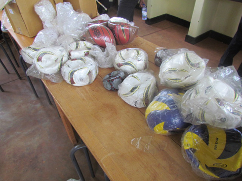 Iyi ni imipira bazaniye abanyeshuri.