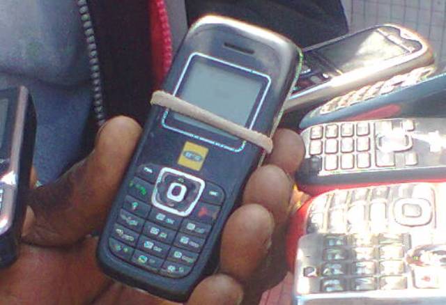 Iyi telefone bakunze kwita Karasharamye igura amafaranga 1000 mu isoko rya Rugarama.