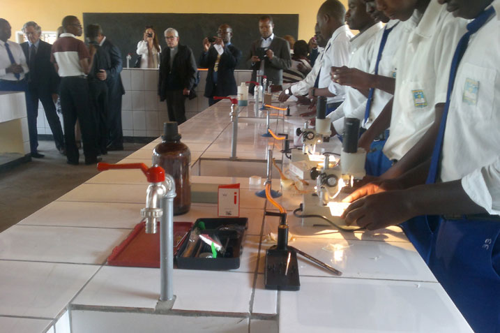 Iyo Laboratire ngo irimo ibikoresho biri ku rwego rugezweho.