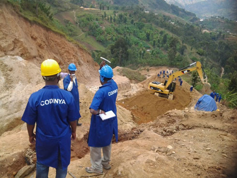 Iyo bamaze kubona ahari amabuye y'agaciro, CODINYA icukura amabuye yifashishije imashini zabugenewe.