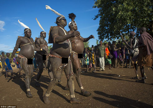 Iyo ibirori bya Ka'el bihumuje, abarushanwaga basubira mu buzima busanzwe.